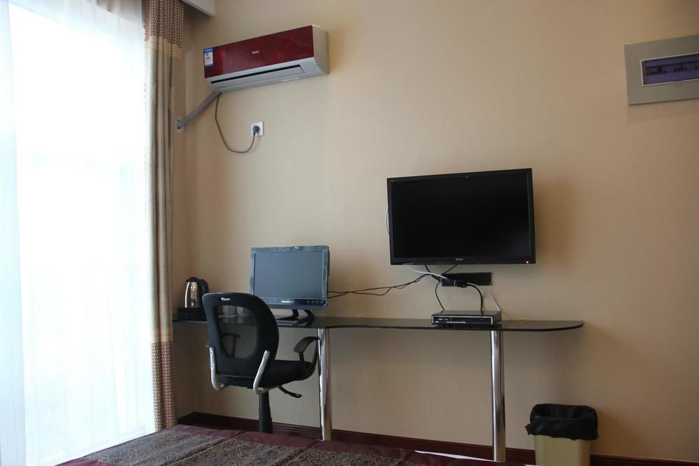 Super 8 Hotel Jinan Zewnętrze zdjęcie
