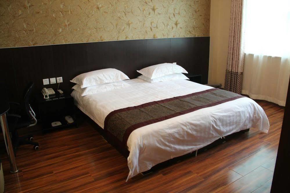 Super 8 Hotel Jinan Zewnętrze zdjęcie